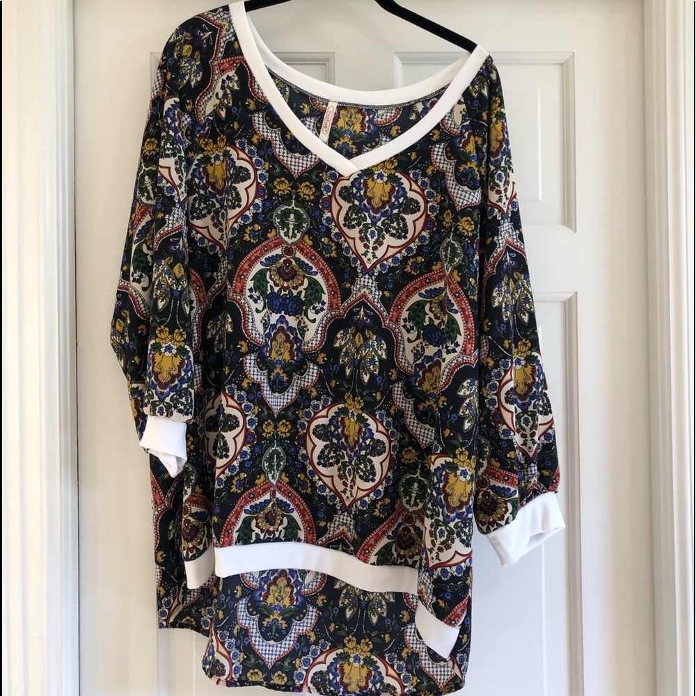 TriaTria hi-lo Blouse